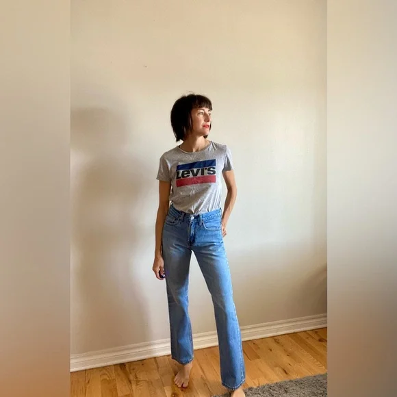 Levis Tee - Picture 2 of 7